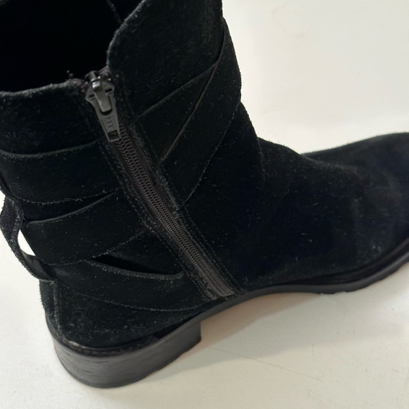 CALVIN KLEIN black suede boot it’s in height 9” from top to bottom of heel - Picture 2 of 4